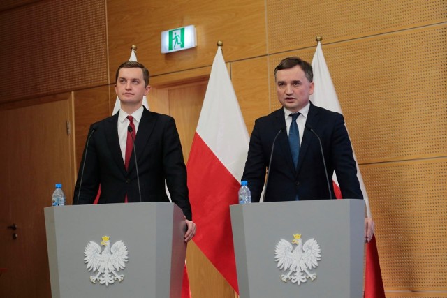 W rozmowie z i.pl wiceminister sprawiedliwości Sebastian Kaleta (Solidarna Polska) ocenił, że każdy minister może być odwołany, ale dobrych ministrów się nie odwołuje.