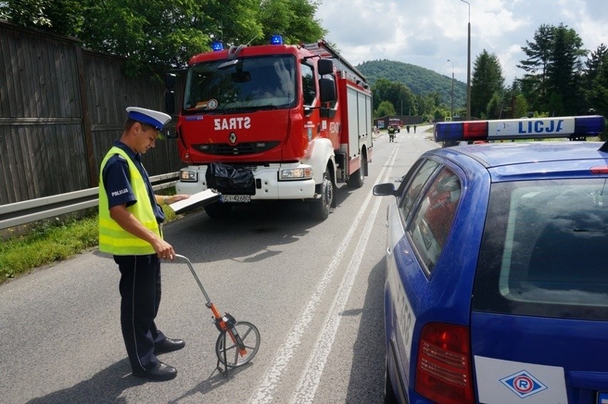 Tragiczny wypadek w Ustroniu na DW 941: Zginęli motocyklista i rowerzysta!