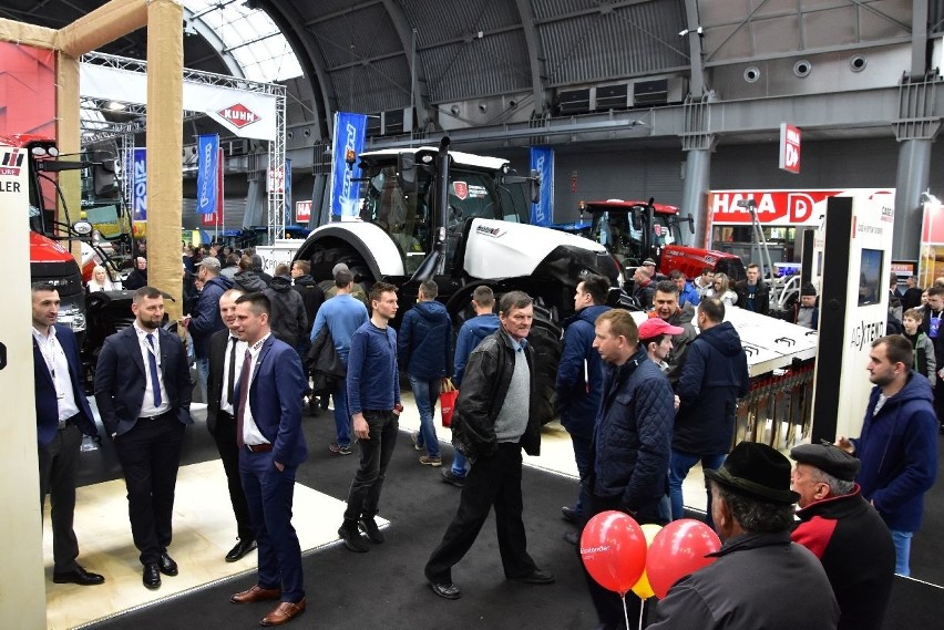 Agrotech 2019 w Kielcach. Cudne i mega nowoczesne ciągniki zachwycają 