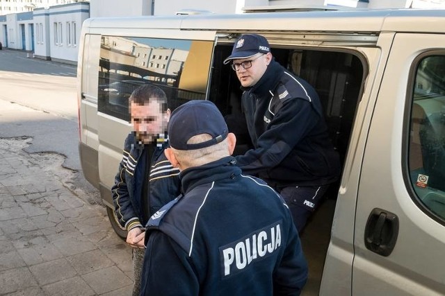 Jutro (29.06) prokuratura skieruje akt oskarżenia przeciwko Bartoszowi D. do Sądu Rejonowego w Toruniu.