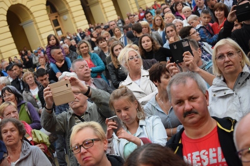 Krynica-Zdrój. Muzyczne powitanie lata otworzył na deptaku Ivan Komarenko [ZOBACZ ZDJĘCIA]