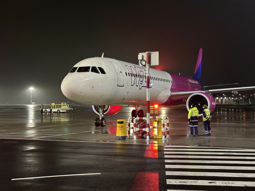 Linie Wizz Air nie rezygnują z radomskiego lotniska, będą...