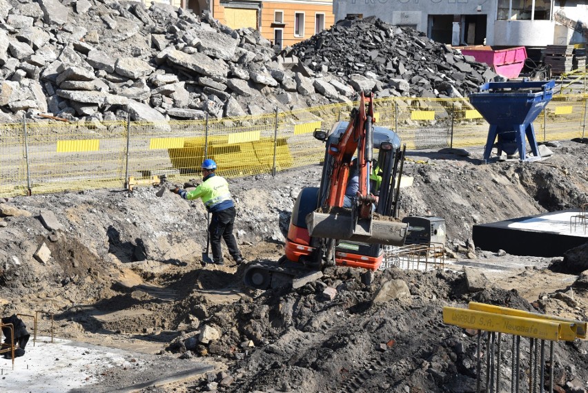 Centrum przesiadkowe Opole Główne. Na razie prace na placu...