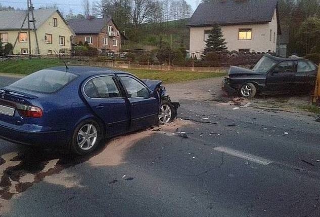 9 osób rannych w zderzeniu audi i seata w Okoninie [ZDJĘCIA]