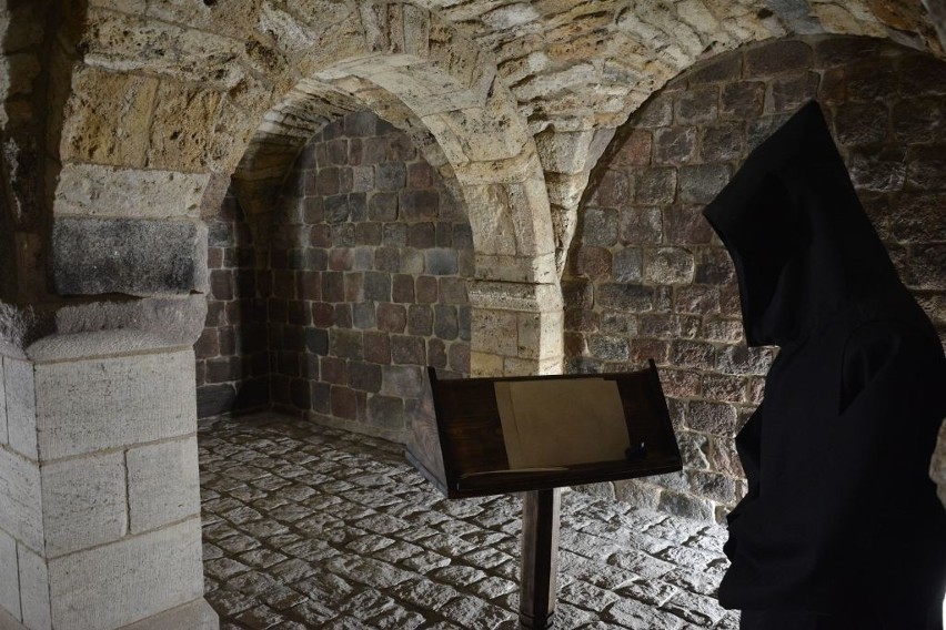 Od dziś mieszkańcy i turyści mogą zwiedzać klasztorne krypty po remoncie [zdjęcia]