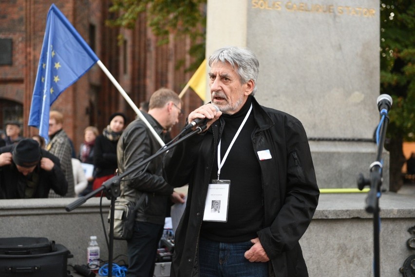 Wyższość prawa krajowego nad unijnym. Protest w Toruniu po...