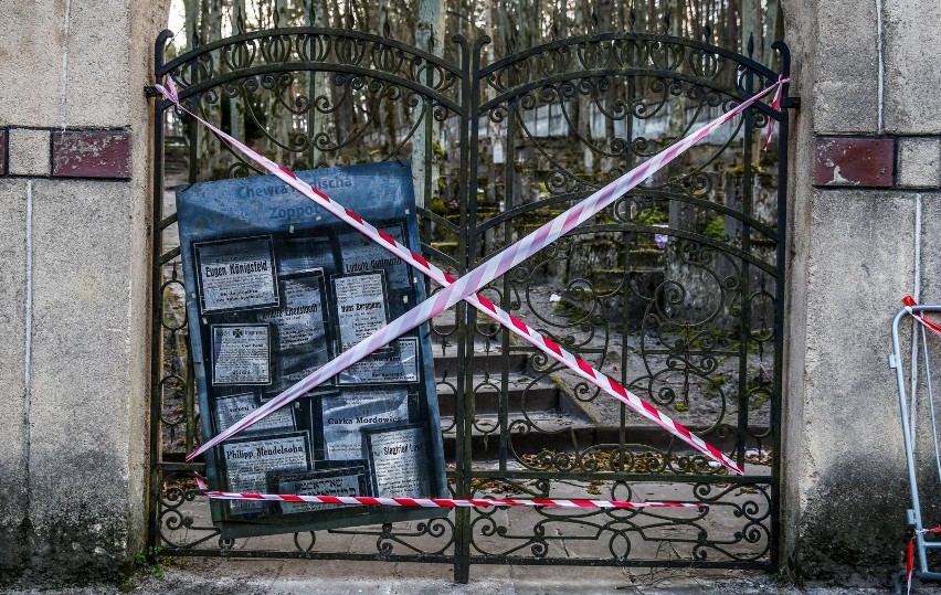 Zamknięte Cmentarze we Wszystkich Świętych 2020. Nowe decyzje rządu w sprawie walki z pandemią koronawirusa