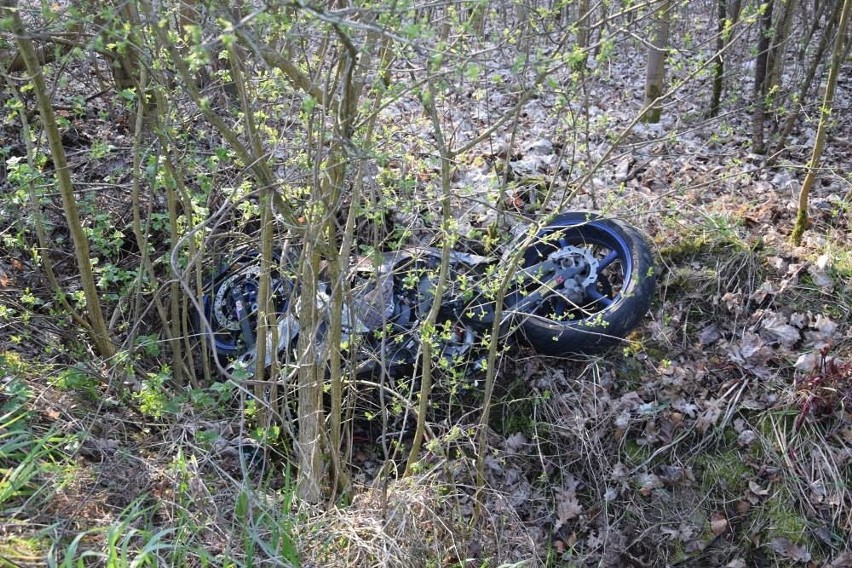 Śmiertelny wypadek w Reczu. Motocyklista wypadł z drogi