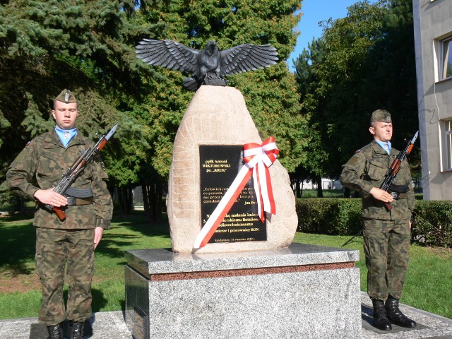 W Sandomierzu, na terenie jednostki wojskowej odsłonięto pomnik podpułkownika Antoniego Wiktorowskiego ps. "Kruk"
