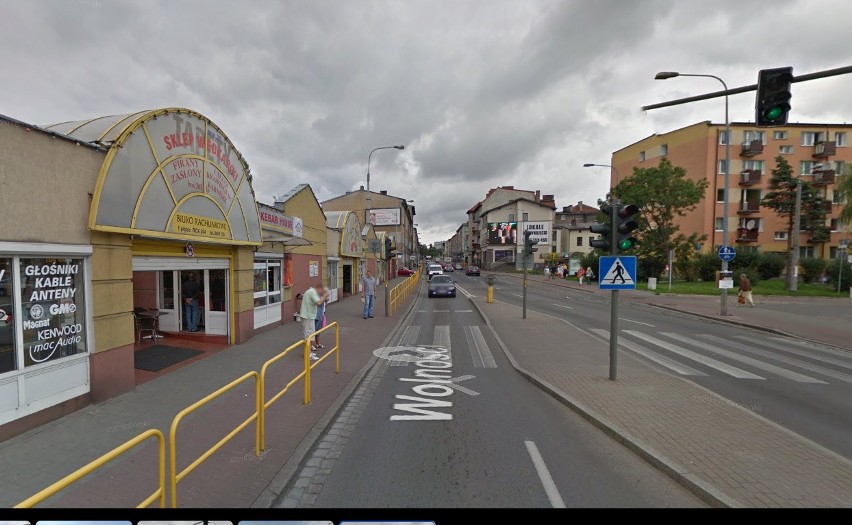 Samochód Google Street co jakiś czas odwiedza miasta w...