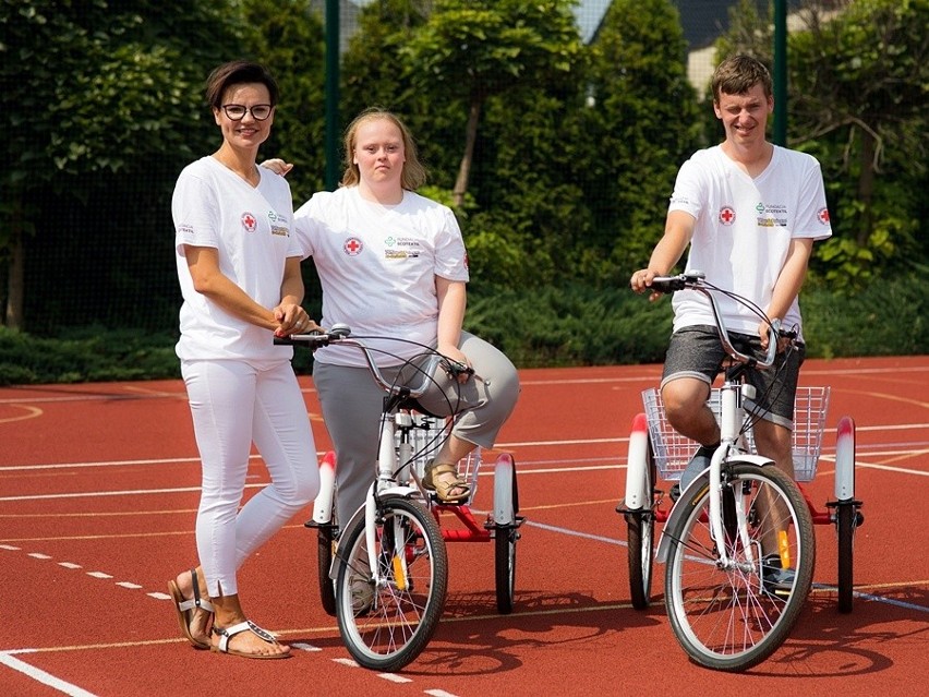 Justyna Tyszer i Paweł Kucy z Moniką Lipnicką z fundacji Eco...