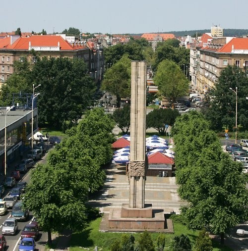 Aleja Jedności Narodowej jest jedną z najładniejszych ulic w Szczecinie. Imię Papieża Jana Pawła II nosić będzie, jak tylko wojewoda zatwierdzi uchwałę rady miasta.