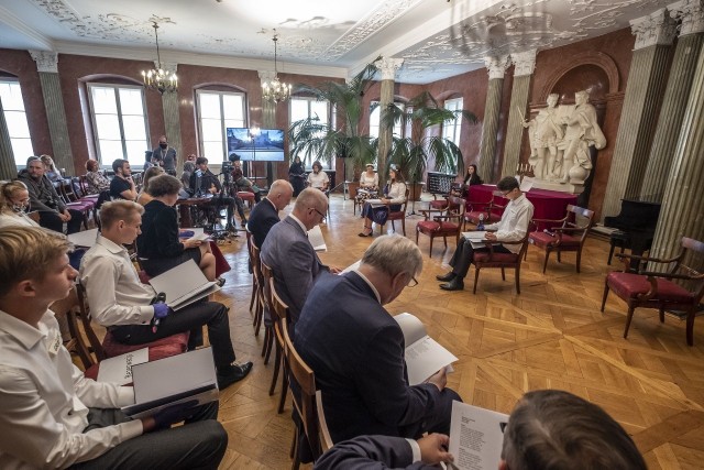 Kolejna edycja "Narodowego Czytania" odbyła się w Sali Czerwonej Pałacu Działyńskich przy Starym Rynku w Poznaniu.