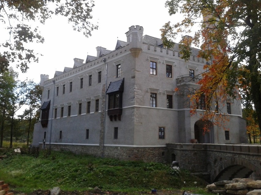 Zamek w Karpnikach - stan z września 2013 roku. Do końca...