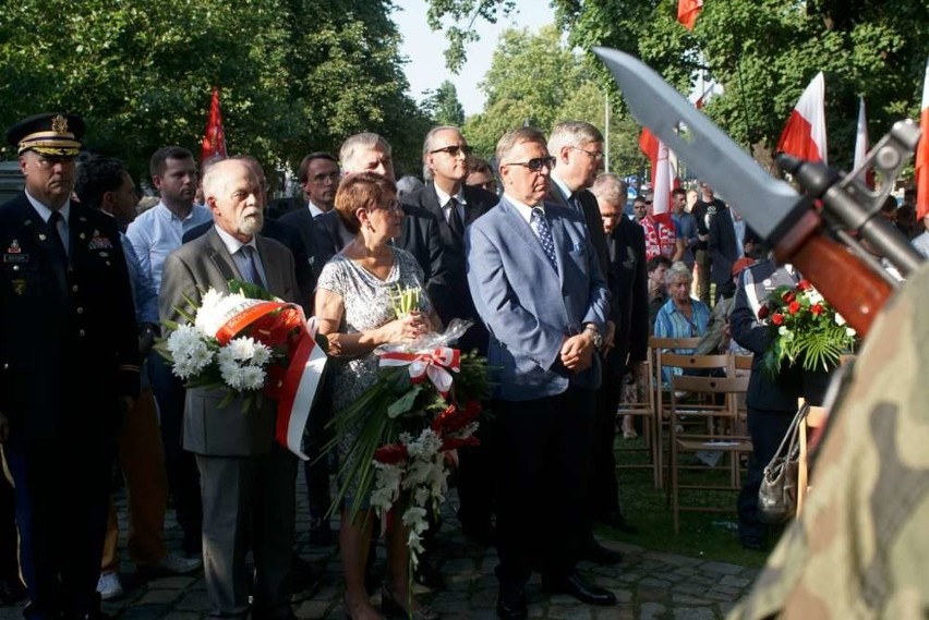 Głównym miejscem obchodów w Poznaniu był Pomnik Polskiego...