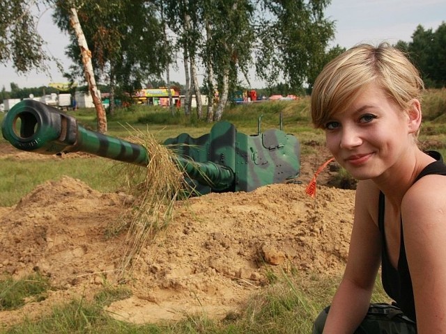 - Militarny piknik zaczął się już w piątek, ale bitwy rozpoczną się w sobotę o 16.00 - zapowiada Katarzyna Sokołowska z firmy Anhol.