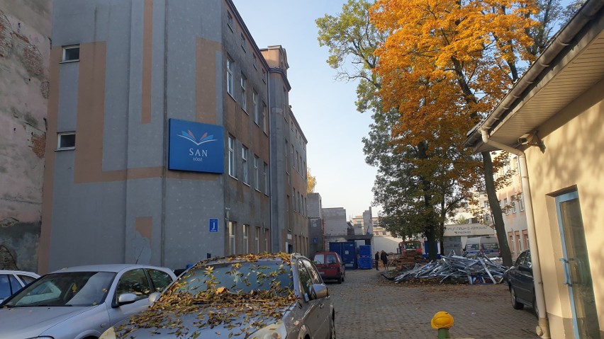 Na campusie Społecznej Akademii Nauk przy ul.Gdańskiej 121 w...