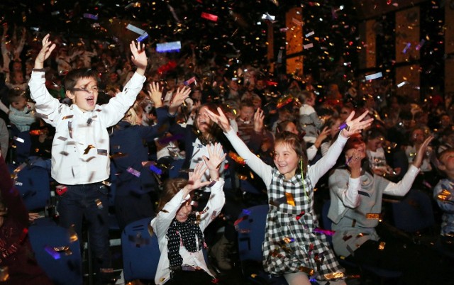 To było spektakularne pożegnanie Opery na Zamku z namiotem przy ul. Energetyków. Na widzów posypało sie kolorowe confetti. Teraz wszyscy czekamy na pierwsze spektakle w siedzibie na Zamku