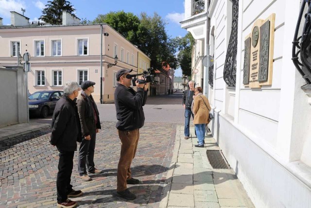 Ekipa filmowa pracowała głównie w Zamościu, m.in. pod „Centralką”, w której mieszkał Leśmian