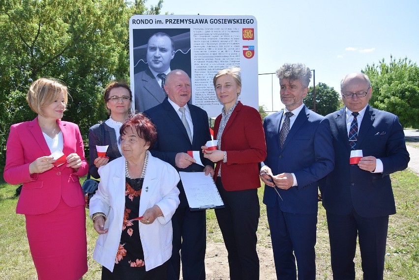 Tablicę pamiątkową oraz rondo imienia Przemysława...