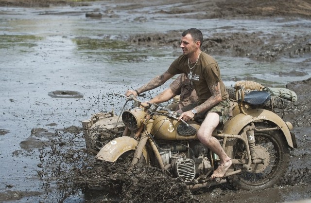 Najbliższy weekend będzie należał do miłośników militariów, którzy zjechali do Darłowa na XVII Międzynarodowy Zlot Historycznych Pojazdów Wojskowych.