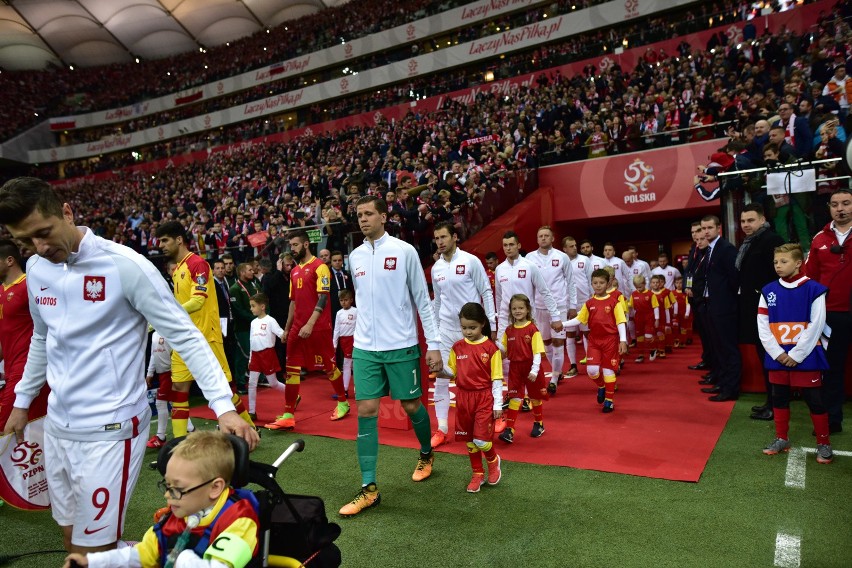 Dziecięca eskorta na meczu Polska - Czarnogóra