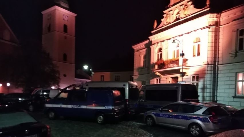 Atak nożownika w Rzeszowie. Dwie osoby ranne. Policja szuka sprawcy [ZDJĘCIA INTERNAUTKI]