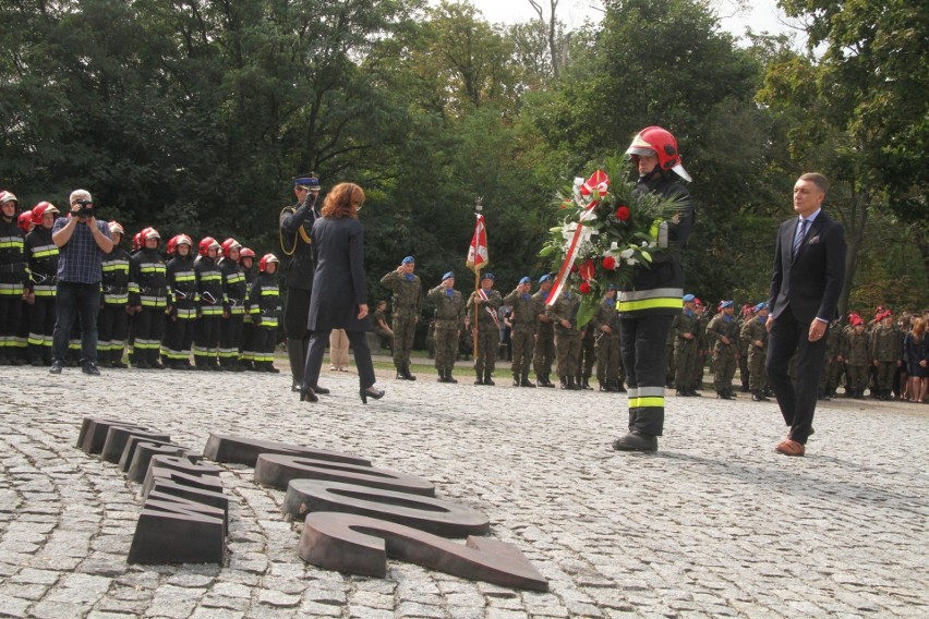 W Kielcach pod pomnikiem Homo Homini wspominano ofiary zamachu z 11 września 2001 roku