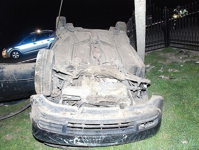 Wypadek w Dobkowicach. Nie żyje 20-letni pasażer audi