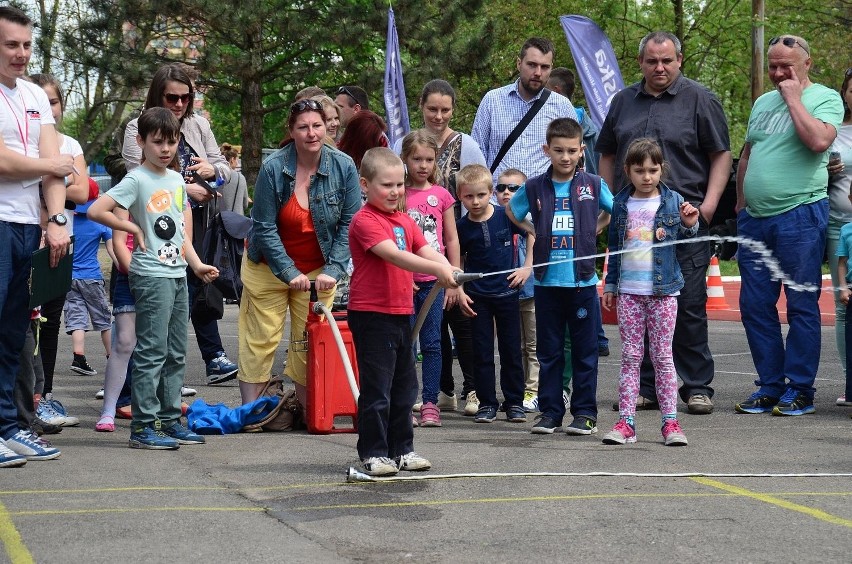 Piknik strażacki w siedzibie dąbrowskiej PSP