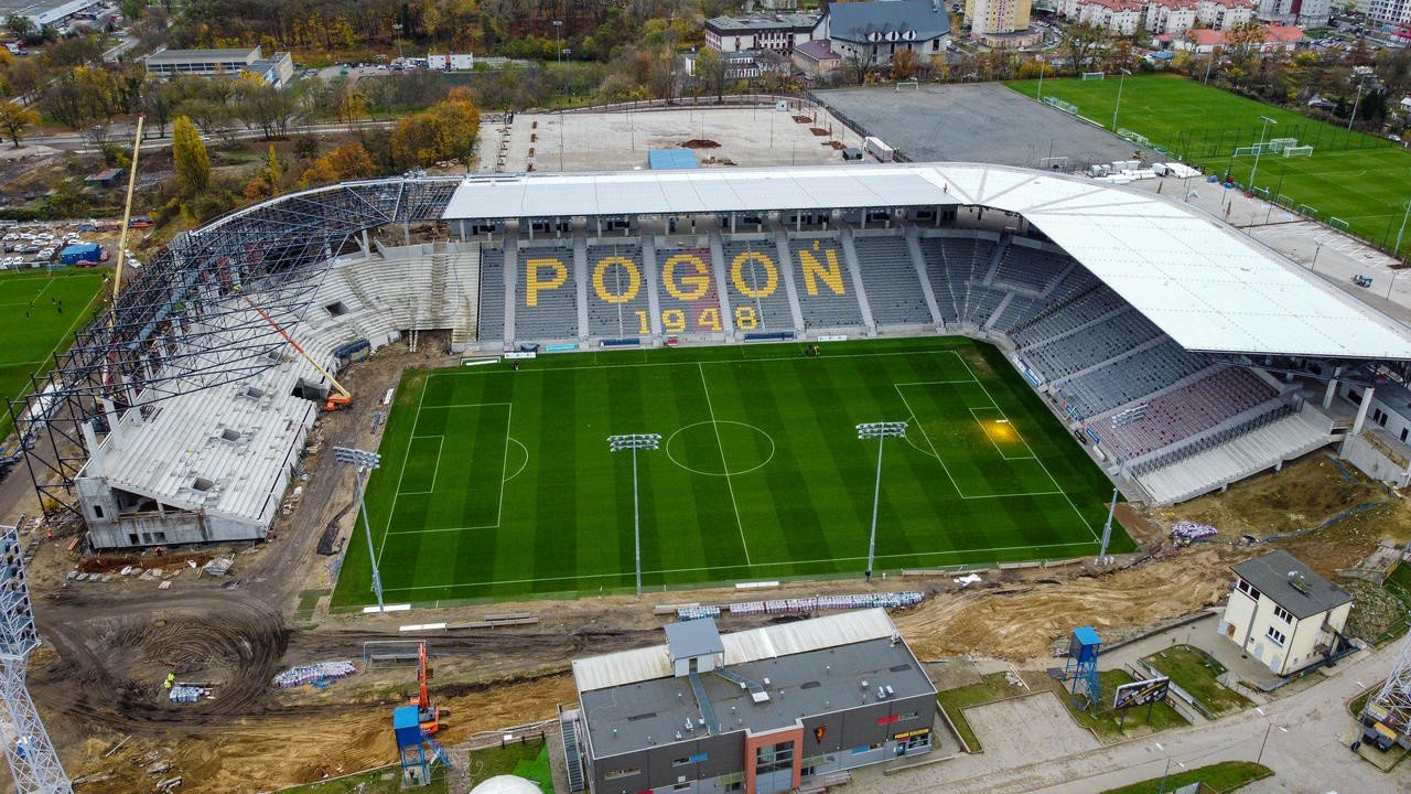Stadion Pogoni Szczecin Z Drona Jest Konstrukcja Dachu Trybuny Wschodniej Zdjecia I Wideo Z Drona 20 11 2020 Gol24