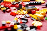 Znikające klocki LEGO. Pracownicy jednej z krakowskich hurtowni przyłapani na kradzieży przez pracodawcę