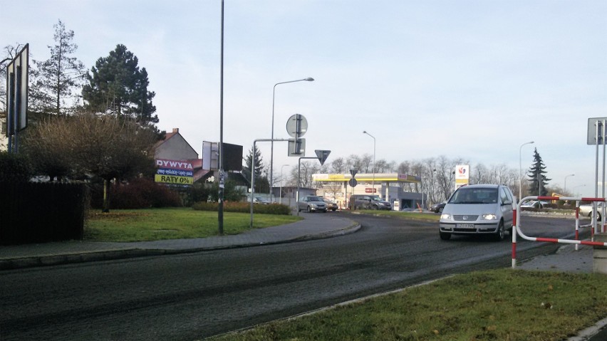 Rybnik: Zerwali asfalt na rondzie z żużlowcami