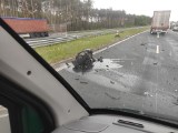 Wypadek na drodze S3. Z BMW silnik wypadł na drogę (ZDJĘCIA)  