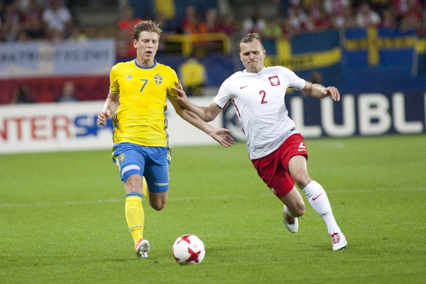 Paweł Jaroszyński (z prawej) w reprezentacji U-21 podczas...