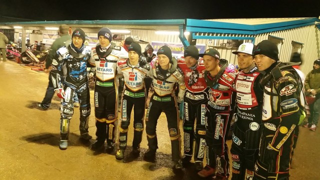 Betard Sparta 2016. Od lewej: Drabik, Janowski, Gała, Dróżdż, Jędrzejak, Morris, Woffinden i Woźniak.