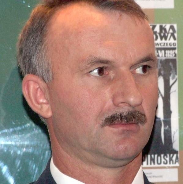 Witold Piekarniak, przewodniczący Rady Miejskiej w Warce: - W 2005 lub 2006 roku rodzice uczniów szkoły w Gośniewicach prosili, żeby przedłużyć działalność szkoły na dwa lata.