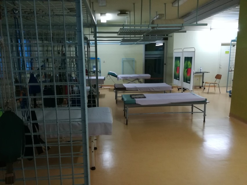 Oddział izolacji w szpitalu w Pabianicach. Kosztem rehabilitacji