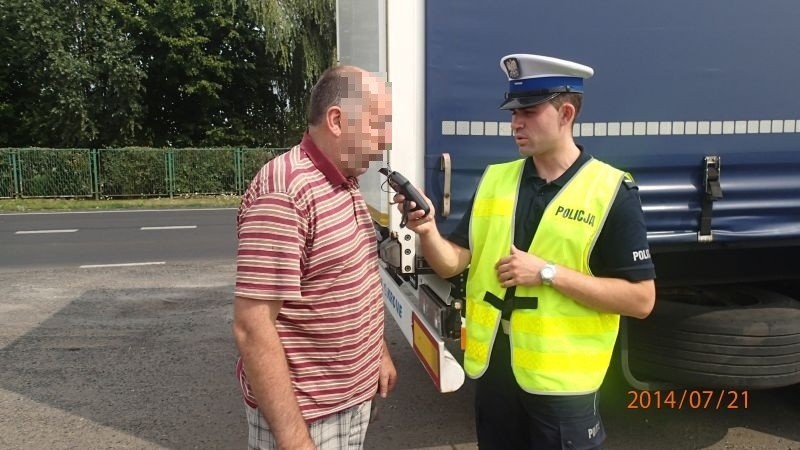 Policjanci sprawdzali busy i ciężarówki. Posypały się mandaty (zdjęcia)