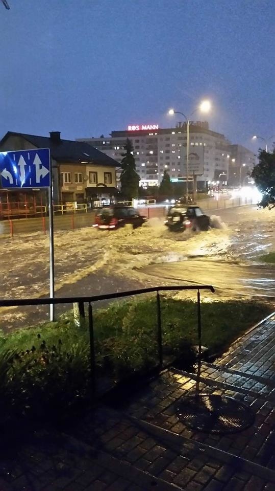 Burza w Białymstoku 4 września 2018. Zalane ulice...