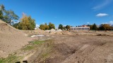 W Ostrowcu Świętokrzyskim powstaje stadion lekkoatletyczny. Sprawdziliśmy jak idą prace