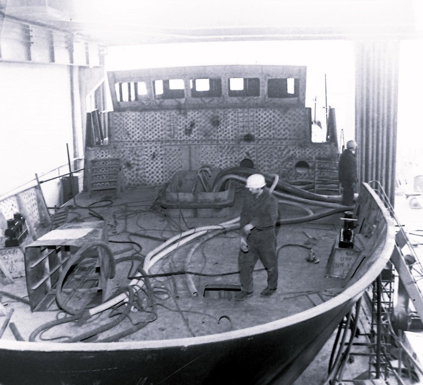 W kadłubowni Stoczni Ustka budowa nowego trawlera rybackiego