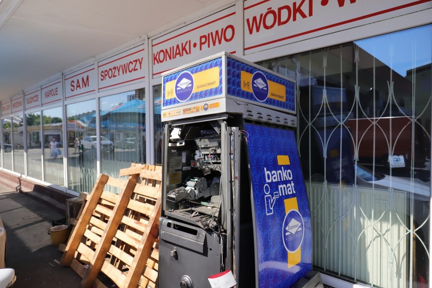 Bydgoszcz - W nocy na Wyżynach w Bydgoszczy wysadzono bankomat [zdjęcia]