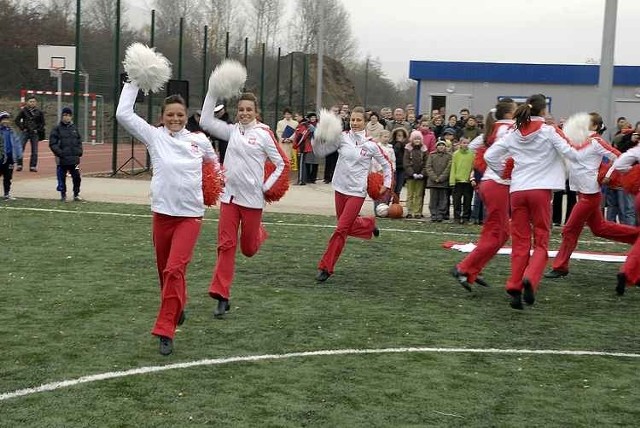 W Redzikowie otwarto pierwsze w regionie slupskim boisko pilkarskie wybudowane w ramach programu Orlik 2012.