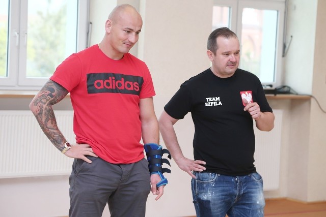 Artur Szpilka w szkole podstawowej przy ul. Sieradzkiej