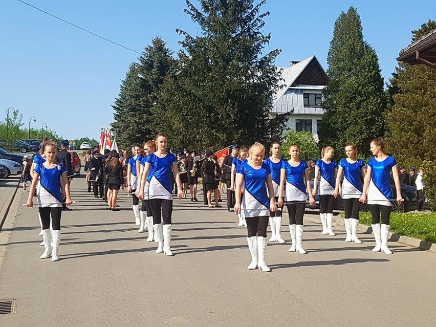 Pcim. Odłożyły (na chwilę) pompony, wzięły batony