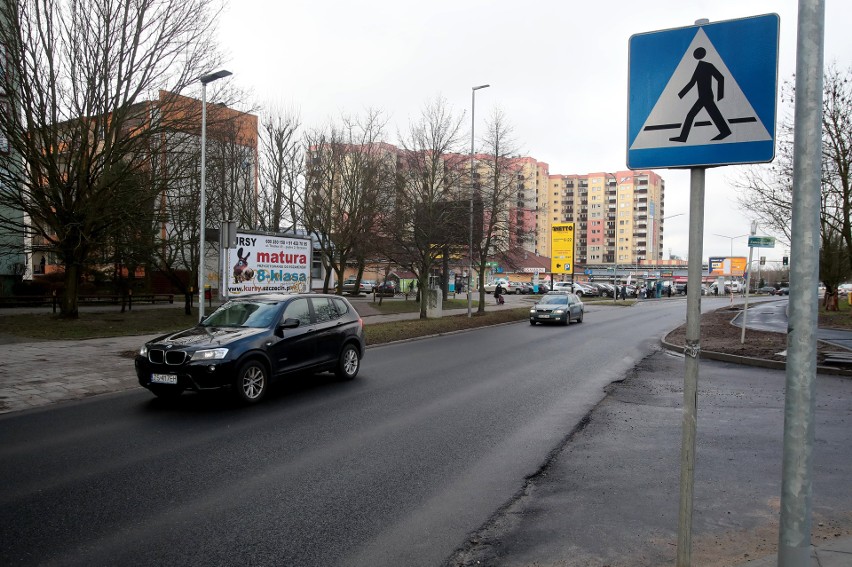 Organizacja ruchu na ul. Zawadzkiego: Jest nowy dywanik na jezdni, ale brakuje oznakowania. Kiedy to się zmieni?