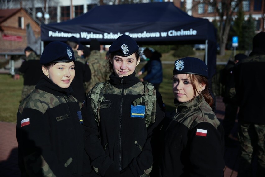 Lubelscy terytorialsi zawitali do chełmskiej PWSZ. Zachęcali studentów do wstąpienia w szeregi WOT. Zobacz zdjęcia