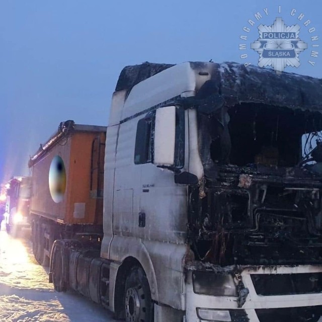 Jak informuje Policja Śląska, na 25 km drogi S-1 w Żywcu doszło do zapalenia się samochodu ciężarowego.