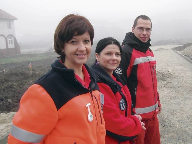 - Lądowisko skróci czas dotarcia specjalistycznej pomocy do pacjenta - mówią (od lewej) pielęgniarka oddziałowa SOR Dorota Bieńkowska oraz ratownicy medyczni Sylwia Pytiak i Robert Muszyński.